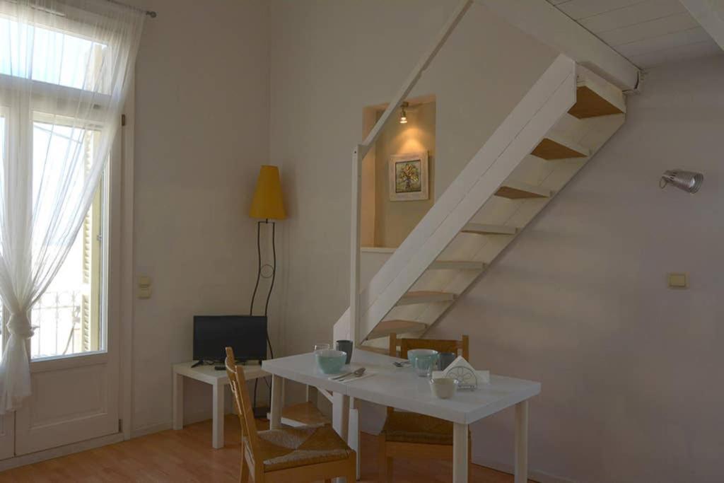 דירות Cozy Loft In Ermoupoli B מראה חיצוני תמונה